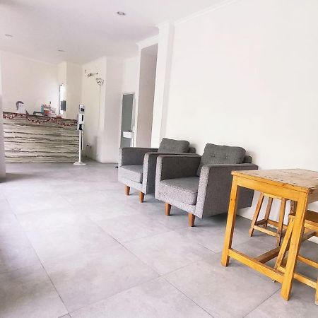 מלון ג'קרטה Nyenyak Mrt Lebak Bulus Simatupang מראה חיצוני תמונה